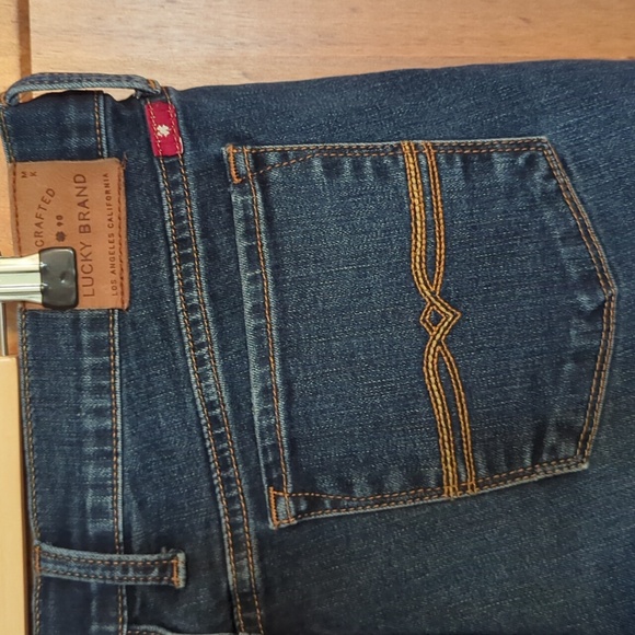 Lucky Brand Women's Dark Wash Denim Jeans Classic Bootcut Style - Picture 3 of 7
